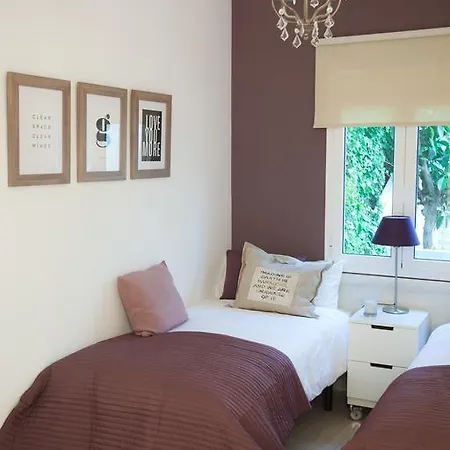 Charming & Quiet Park Guell Apartment